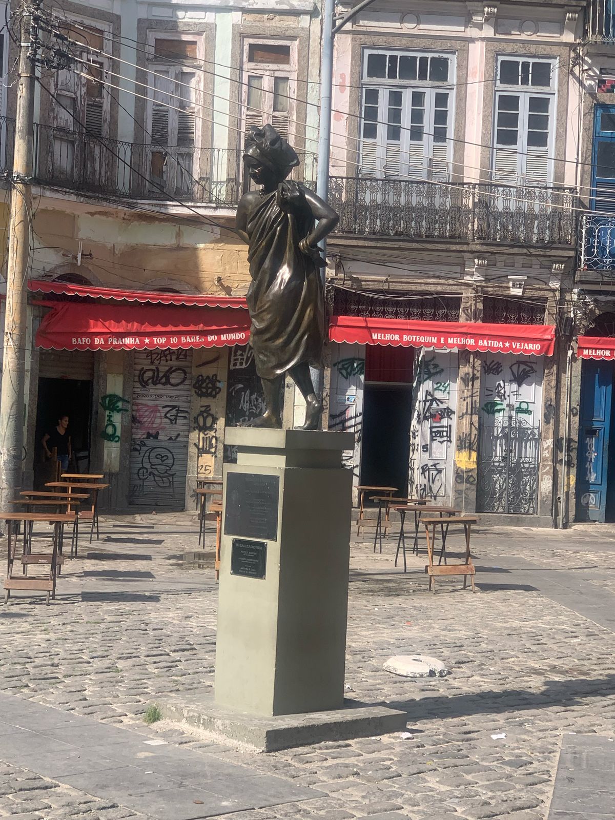 05 - ESTÁTUA MERCEDES